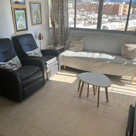 Large Three Bedroom Panoramic Sea Views *