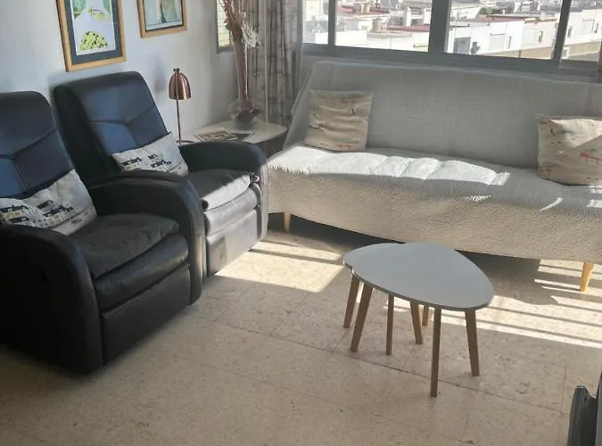 Large Three Bedroom Panoramic Sea Views *